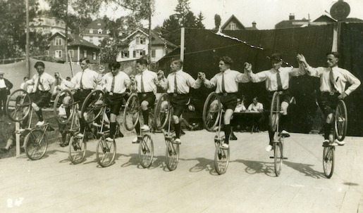     Massenreigen, 1930  Der 1916 gegründete Arbeiter-Touring-Bund fördert den Gruppensport.  © Schweizerisches Sozialarchiv